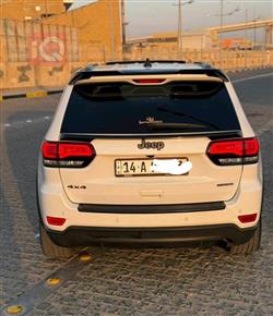 جیپ گراند شیرۆکی